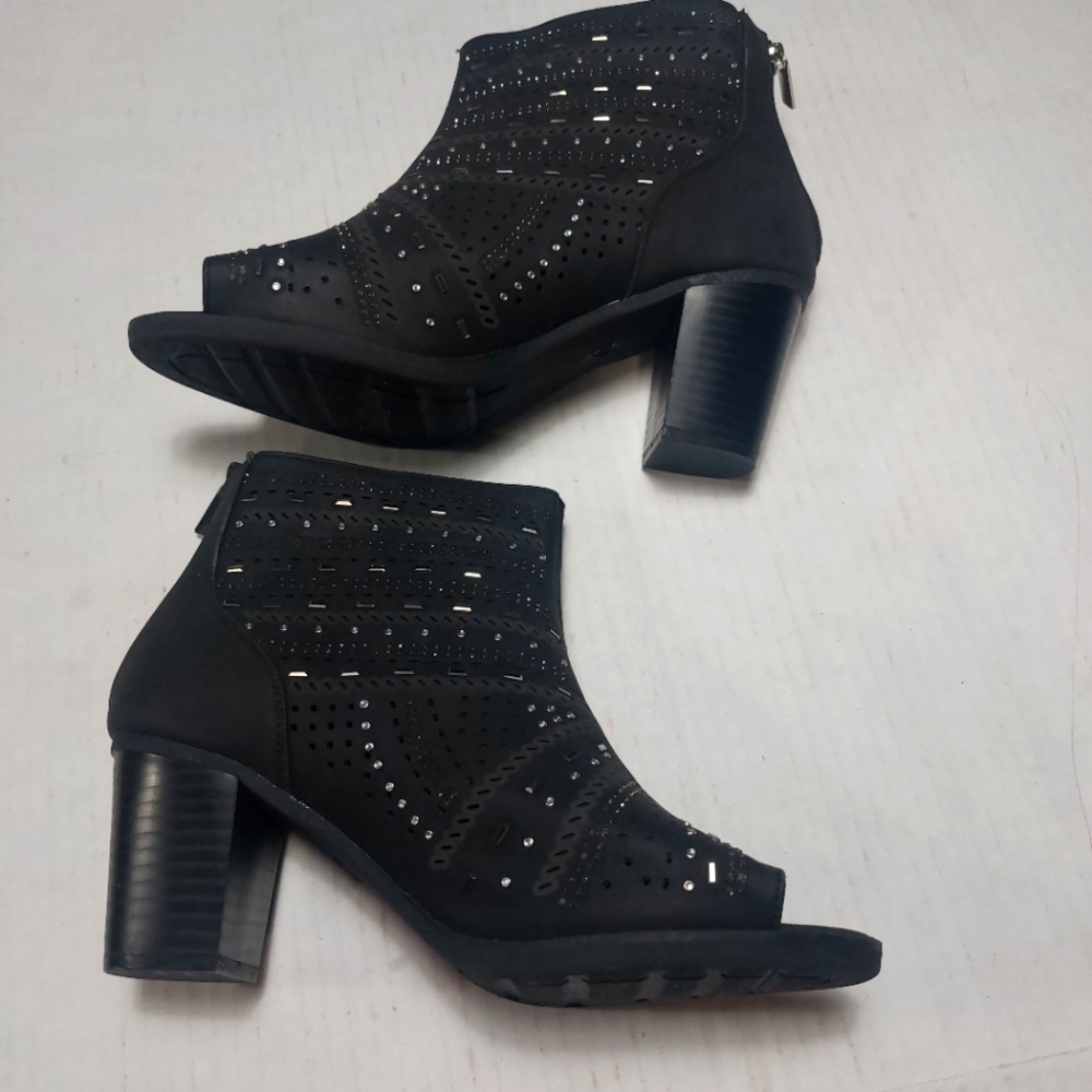 CloudWalkers by Avenue, Black Sparkle Embellished Open Toe Zip Boots Size 10W